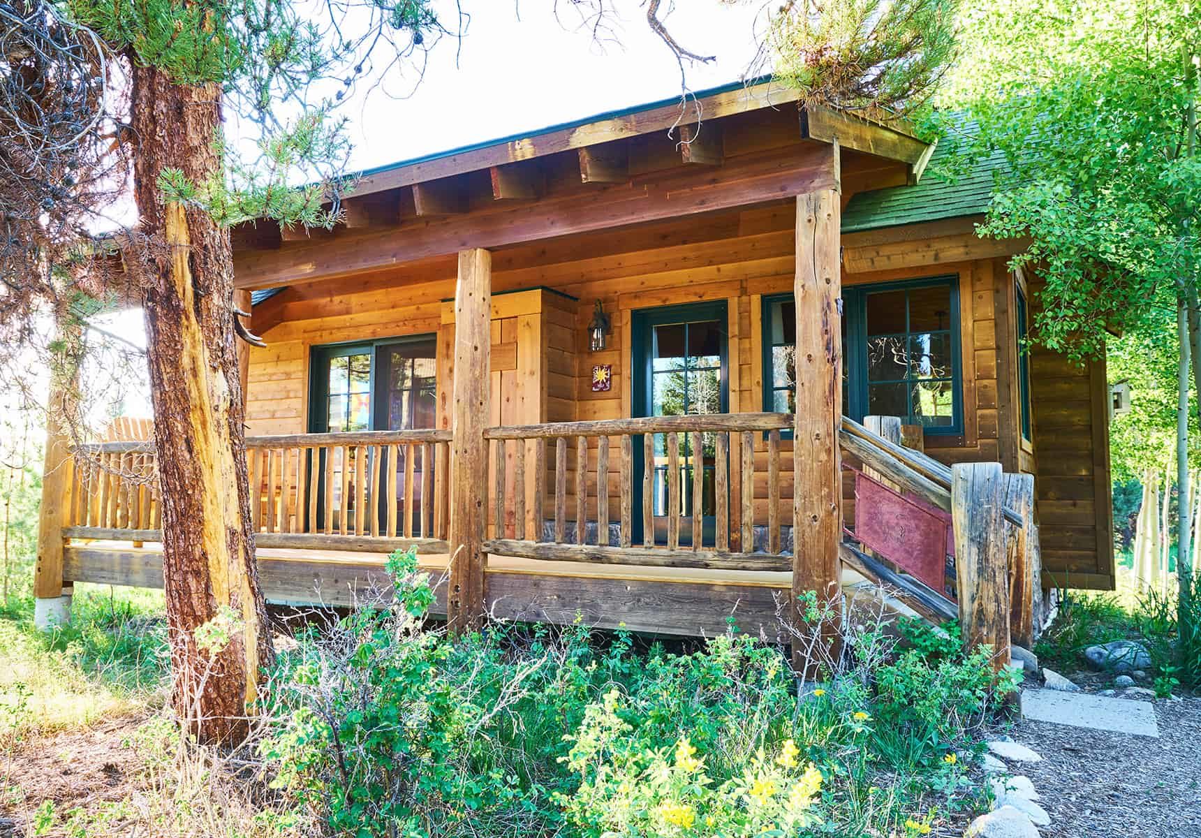 Mariposa cabin exterior view